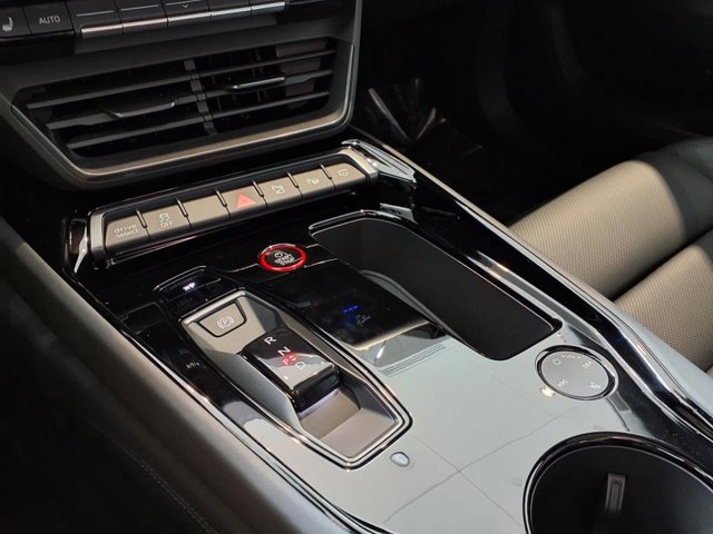 Vehicle image 21 of 26