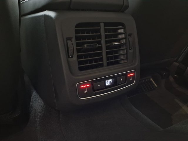 Vehicle image 11 of 26