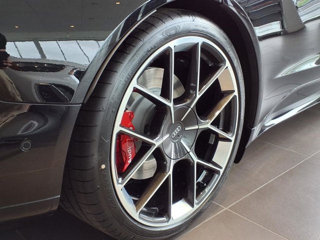 Vehicle image 14 of 26