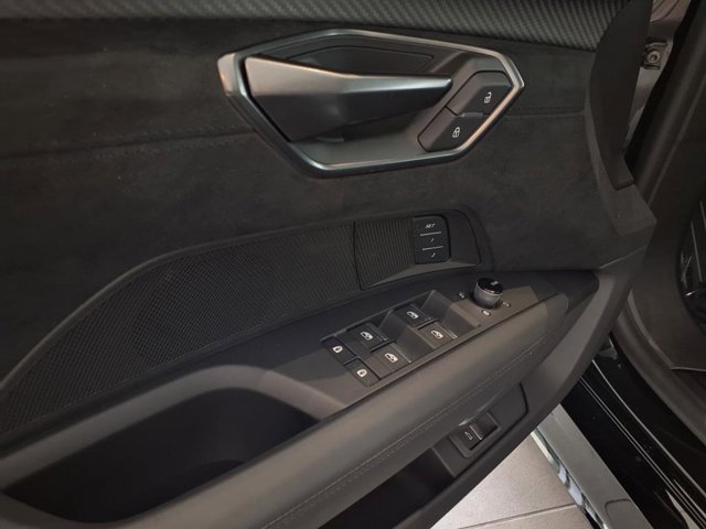 Vehicle image 15 of 26