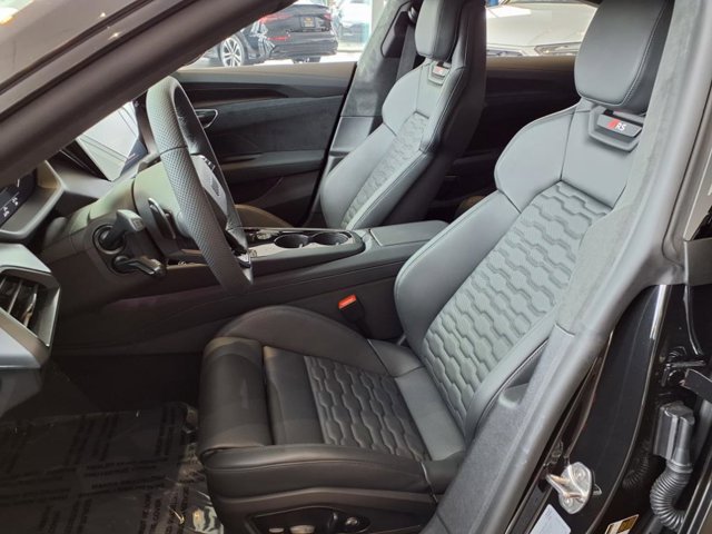 Vehicle image 7 of 26