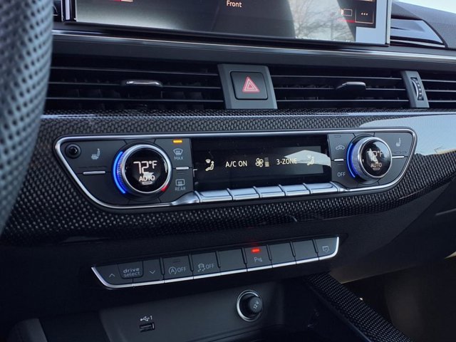 Vehicle image 19 of 23