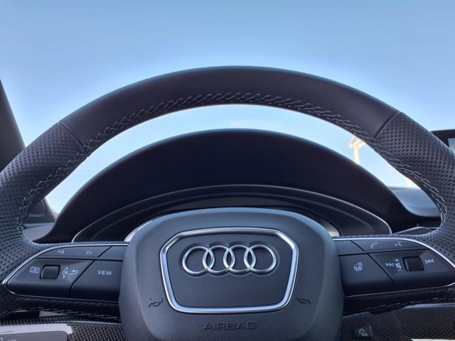 Vehicle image 22 of 23