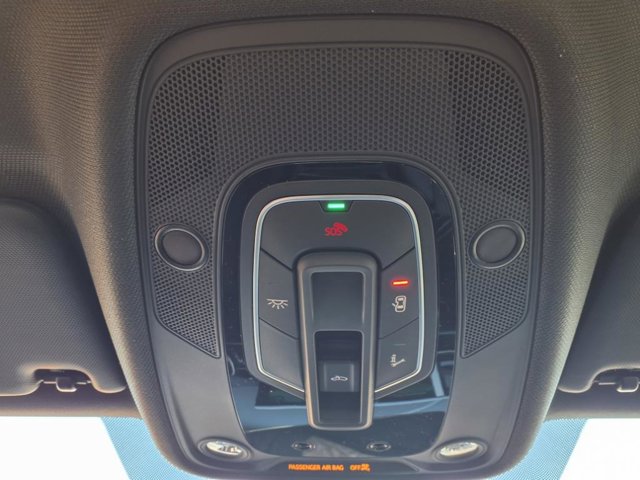 Vehicle image 21 of 23