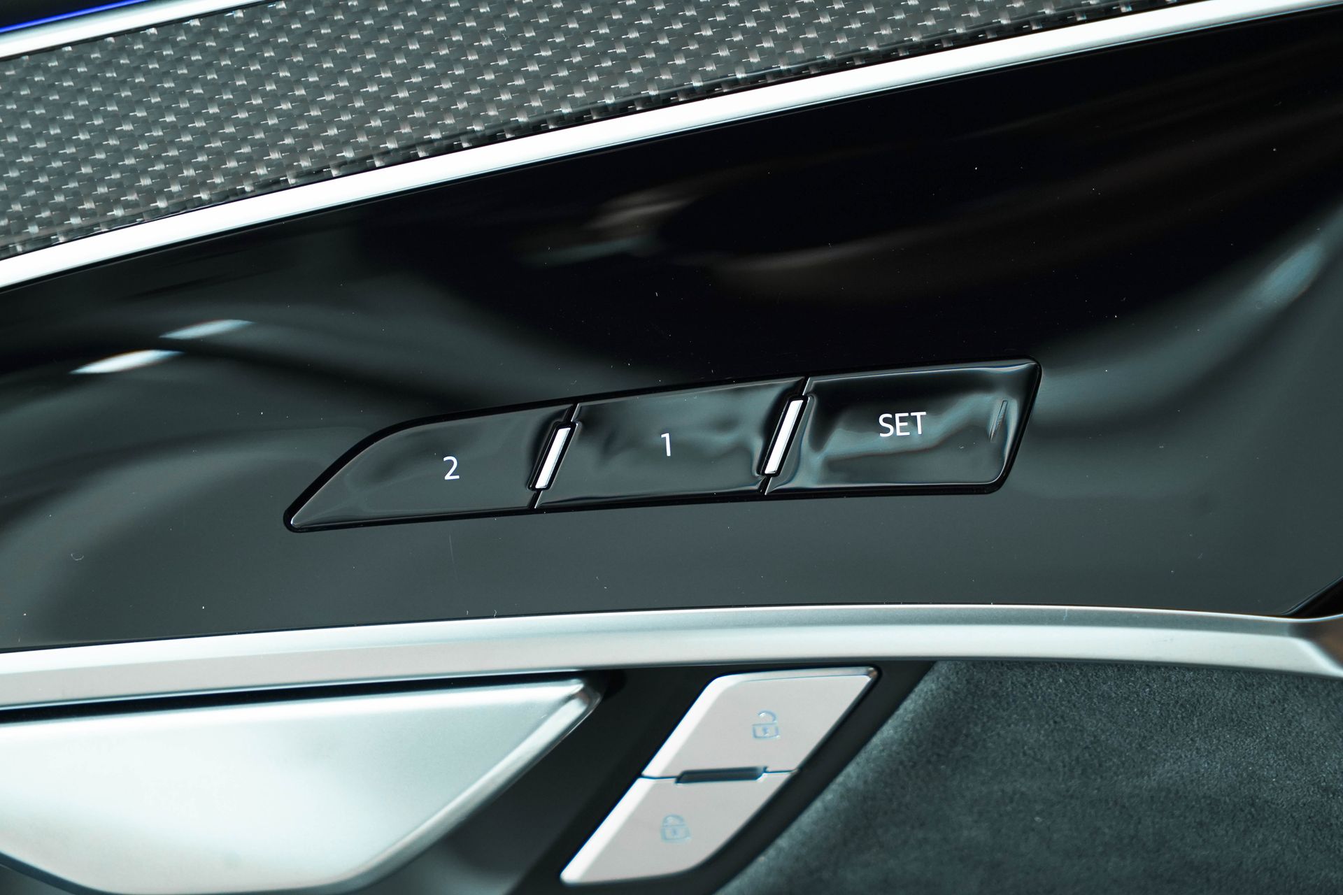 2025 Audi S8 Base Image 33 of 44