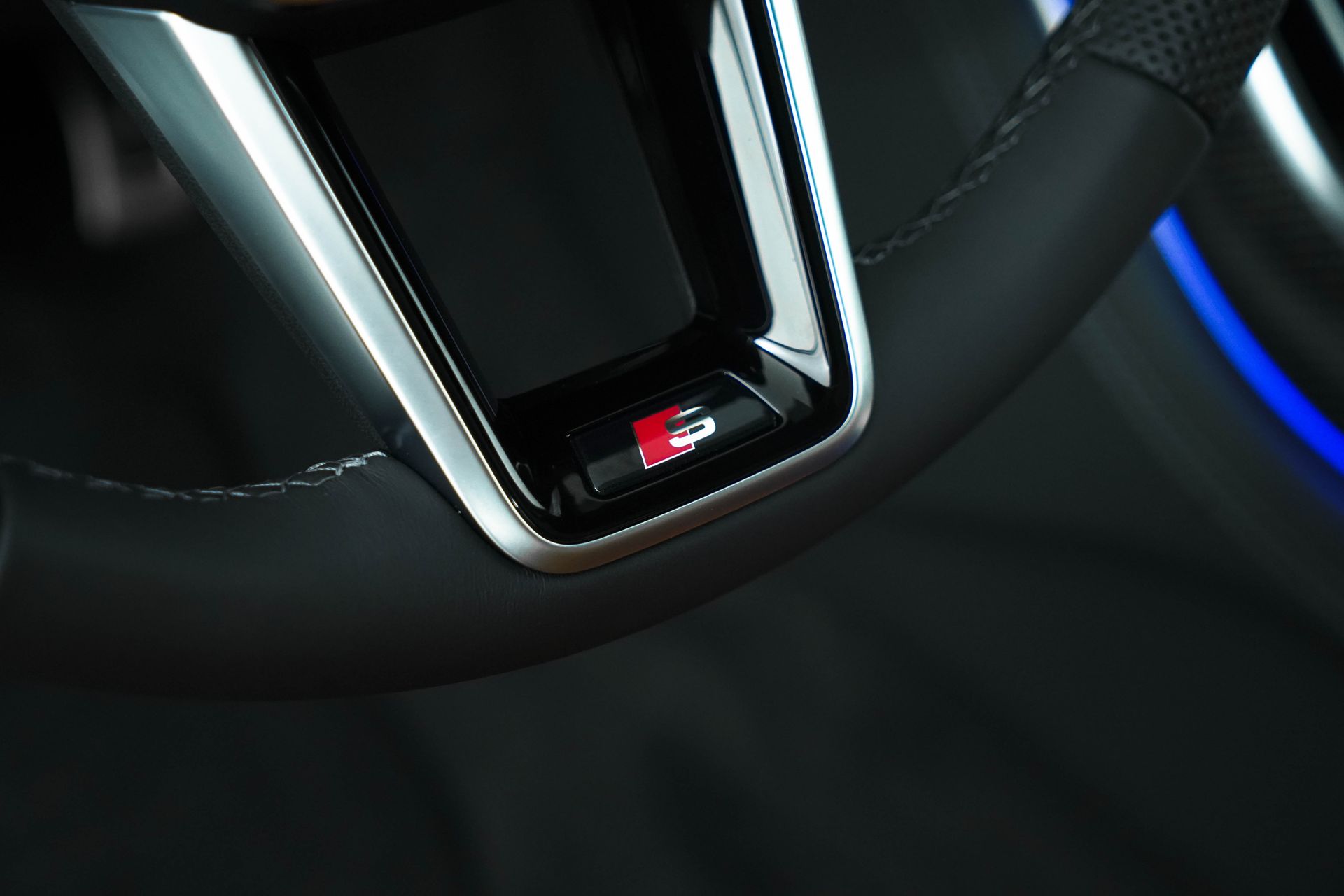 2025 Audi S8 Base Image 36 of 44