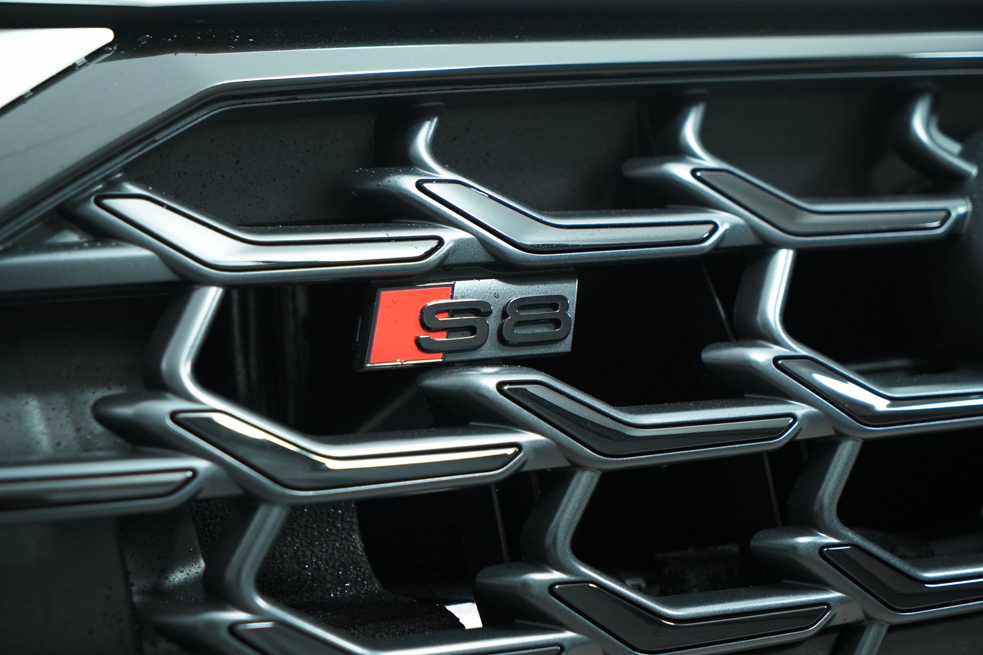2025 Audi S8 Base Image 13 of 44