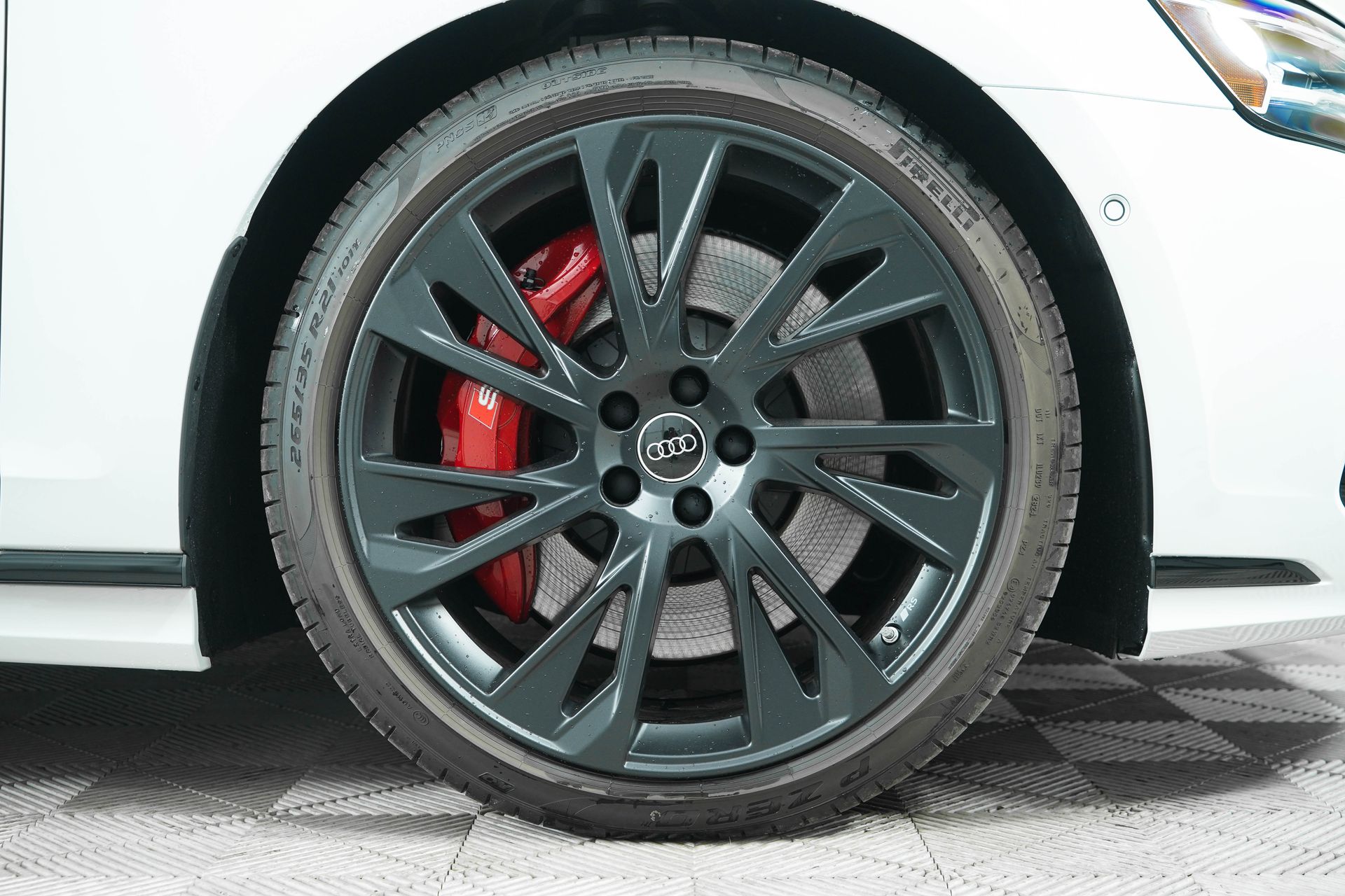 2025 Audi S8 Base Image 8 of 44