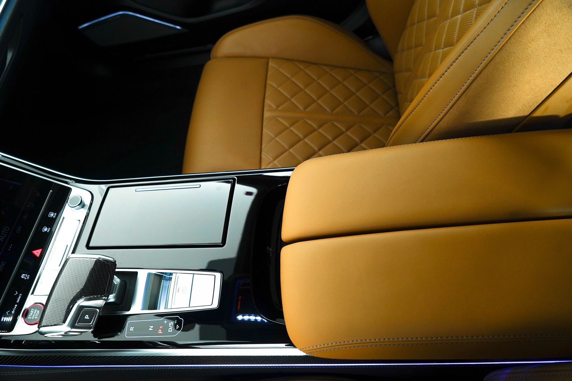 2025 Audi S8 Base Image 31 of 44