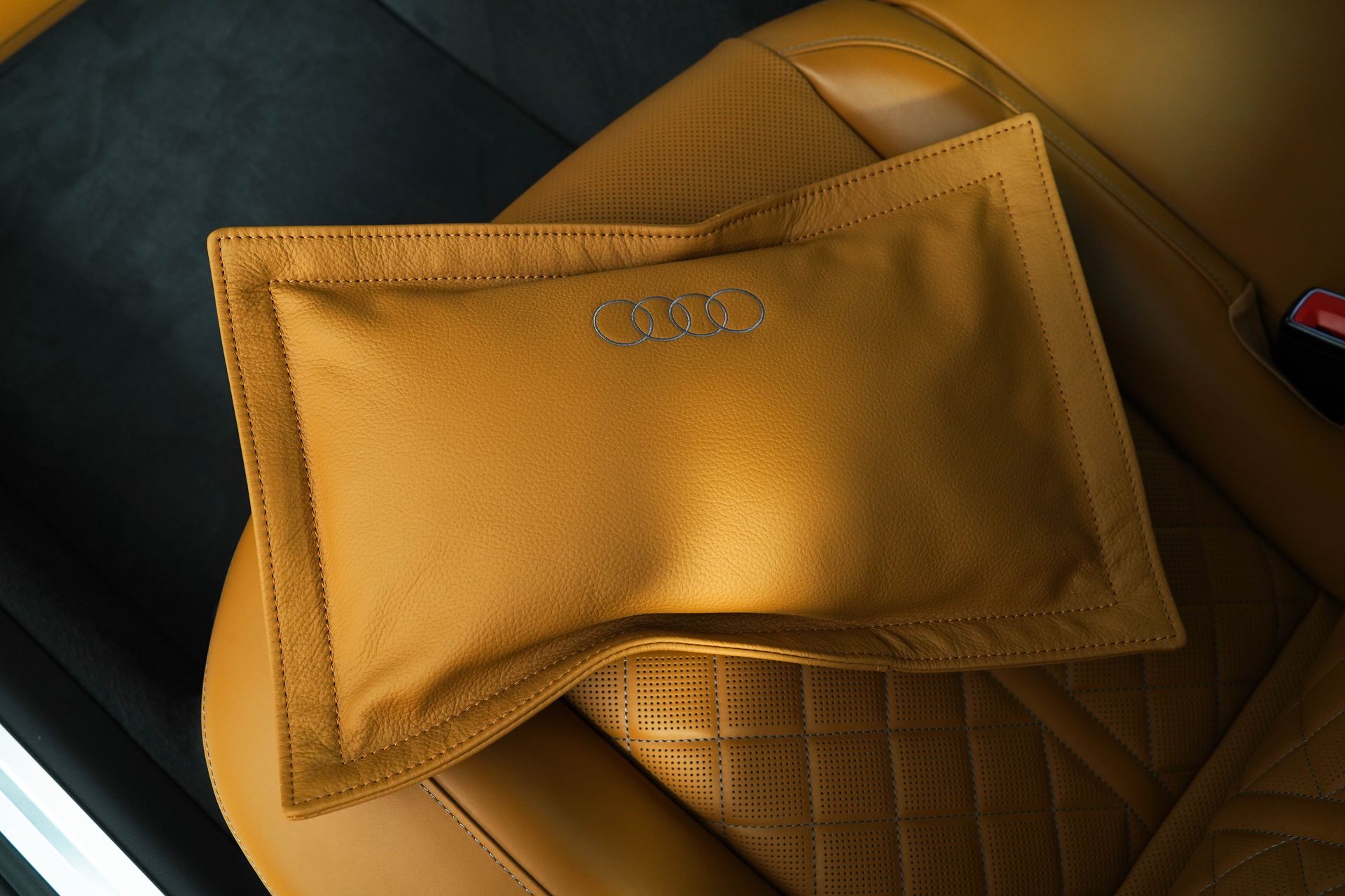 2025 Audi S8 Base Image 39 of 44