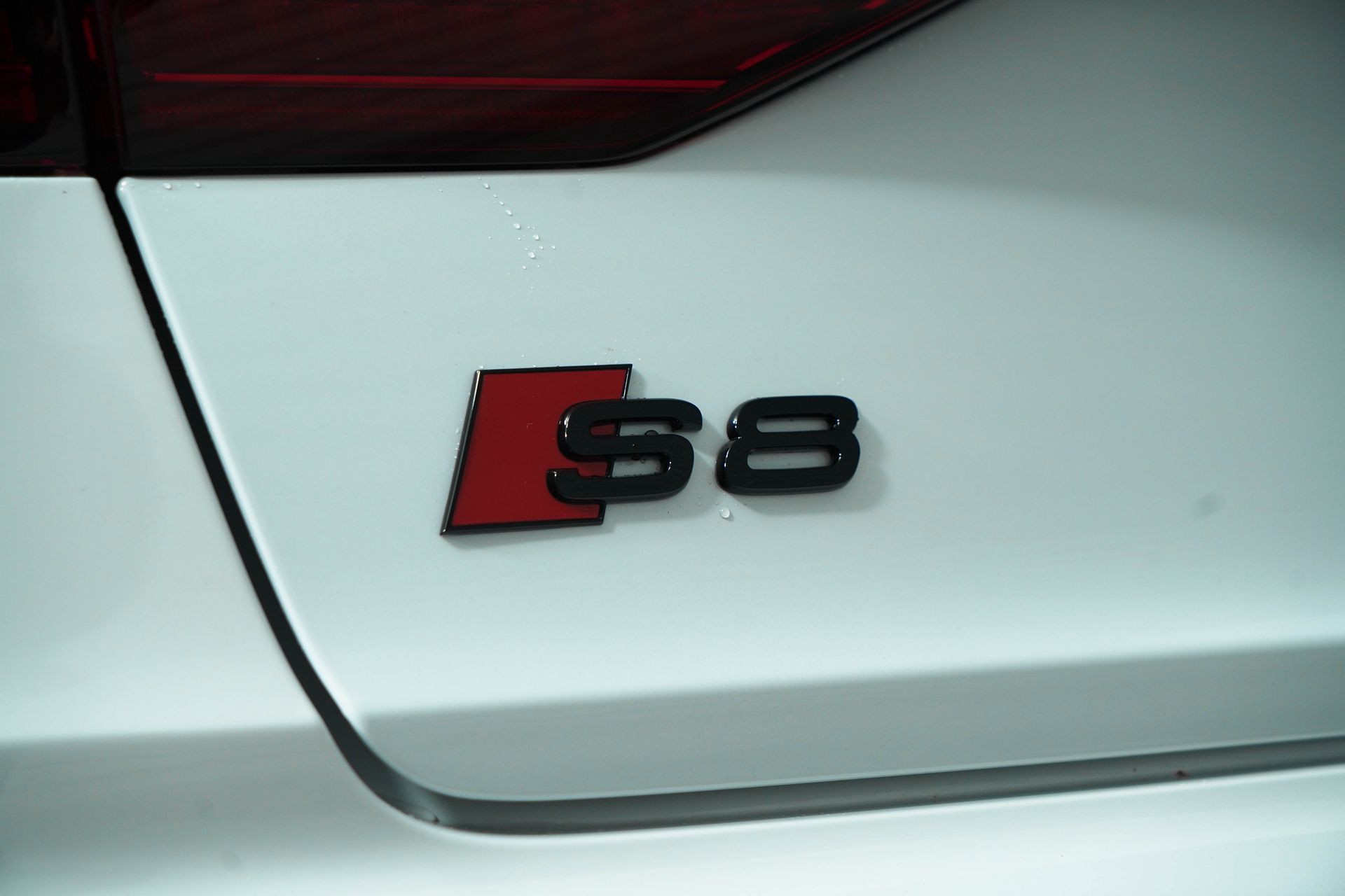 2025 Audi S8 Base Image 17 of 44