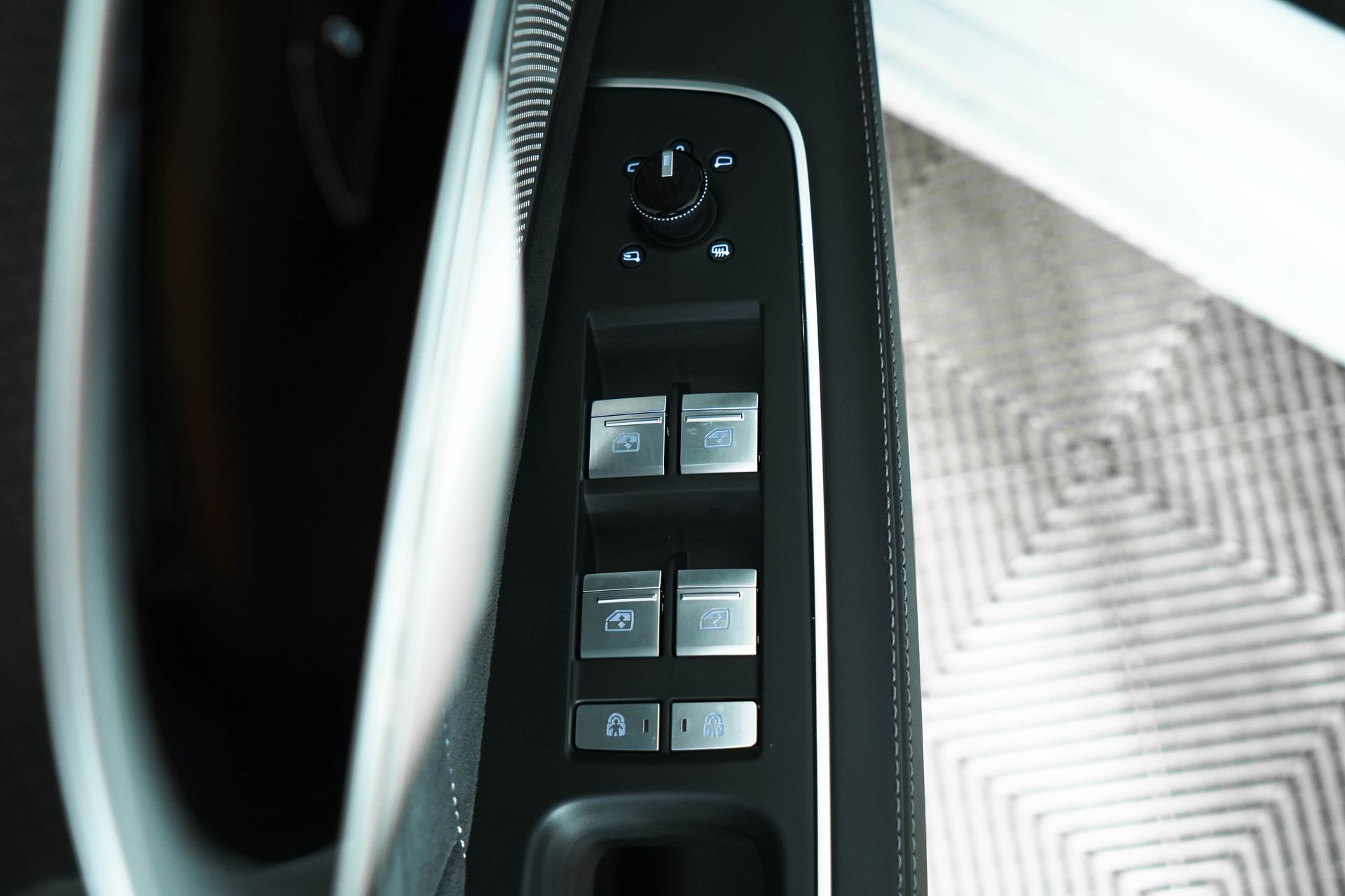 2025 Audi S8 Base Image 35 of 44