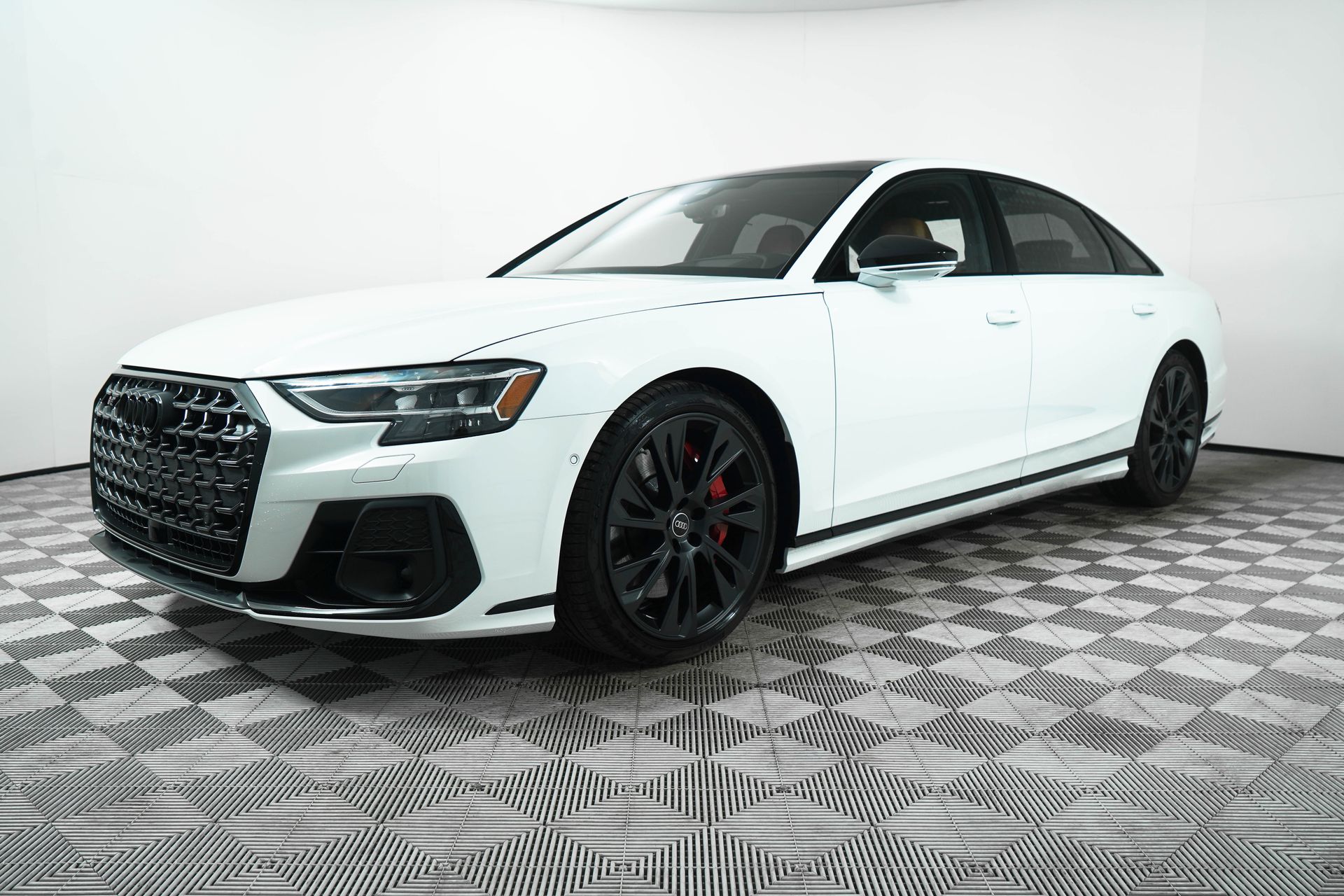 2025 Audi S8 Base Image 1 of 44