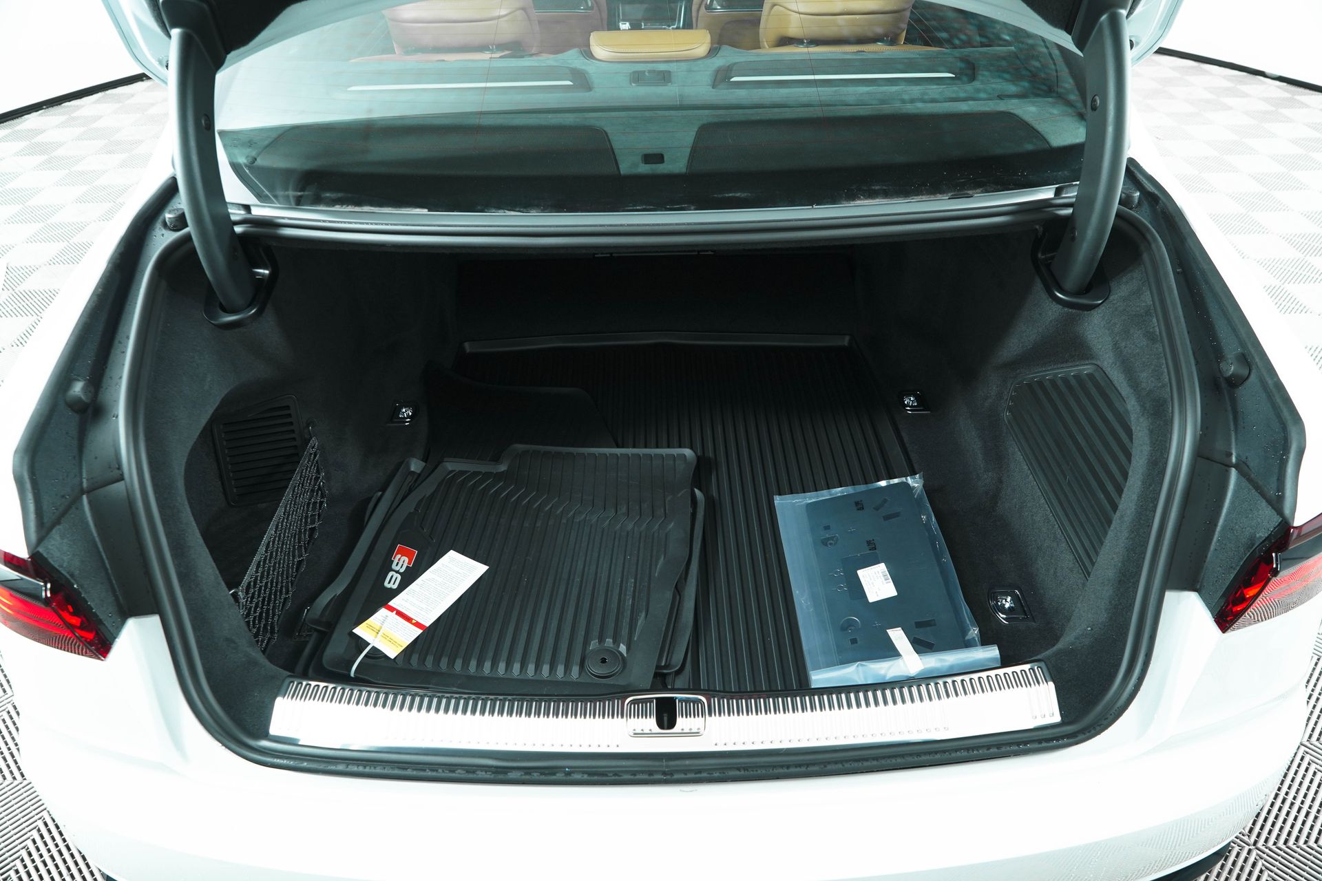 2025 Audi S8 Base Image 41 of 44