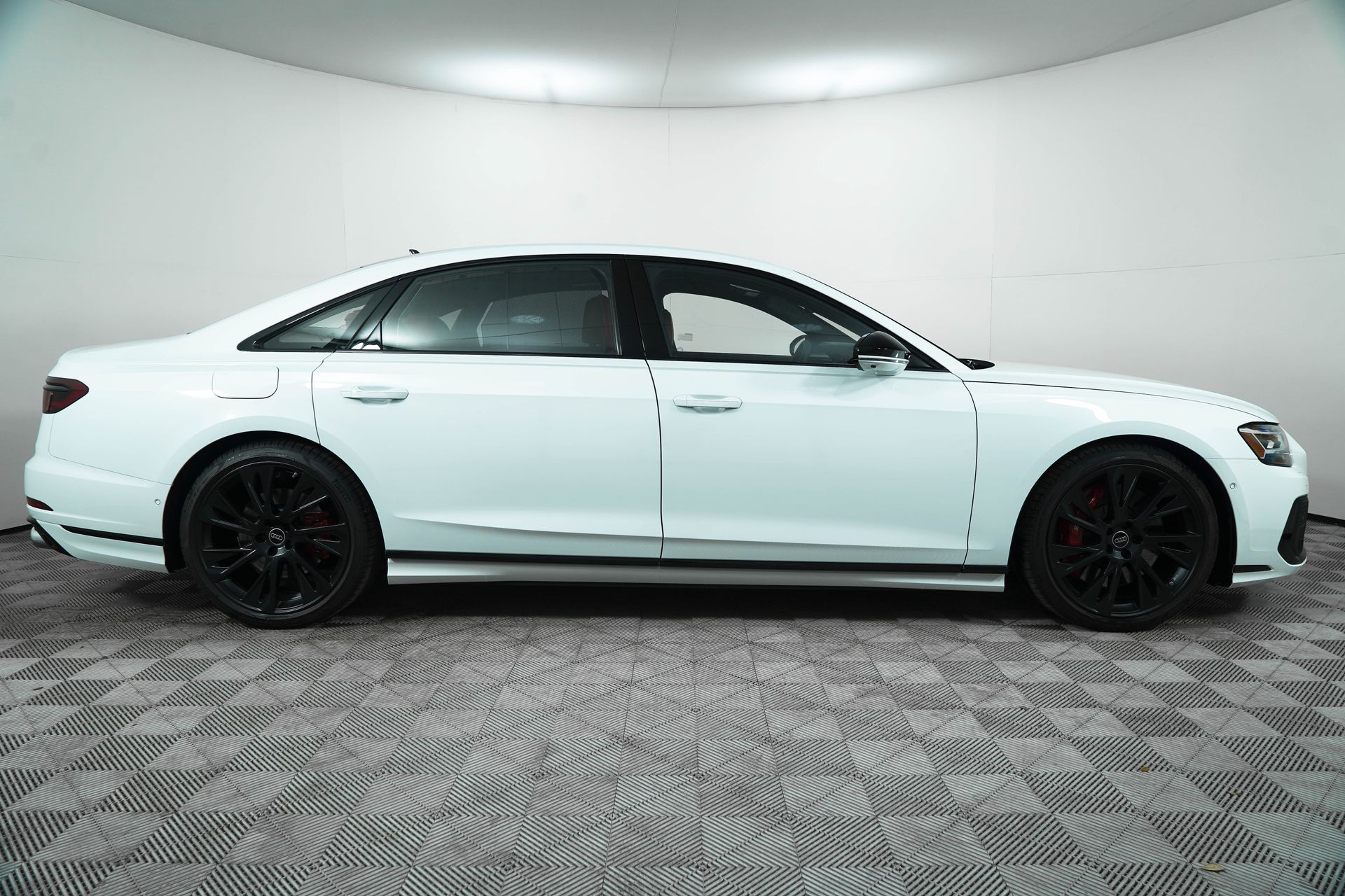 2025 Audi S8 Base Image 4 of 44