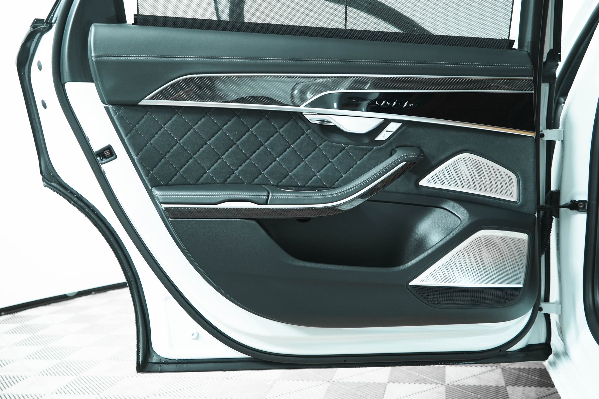 2025 Audi S8 Base Image 19 of 44
