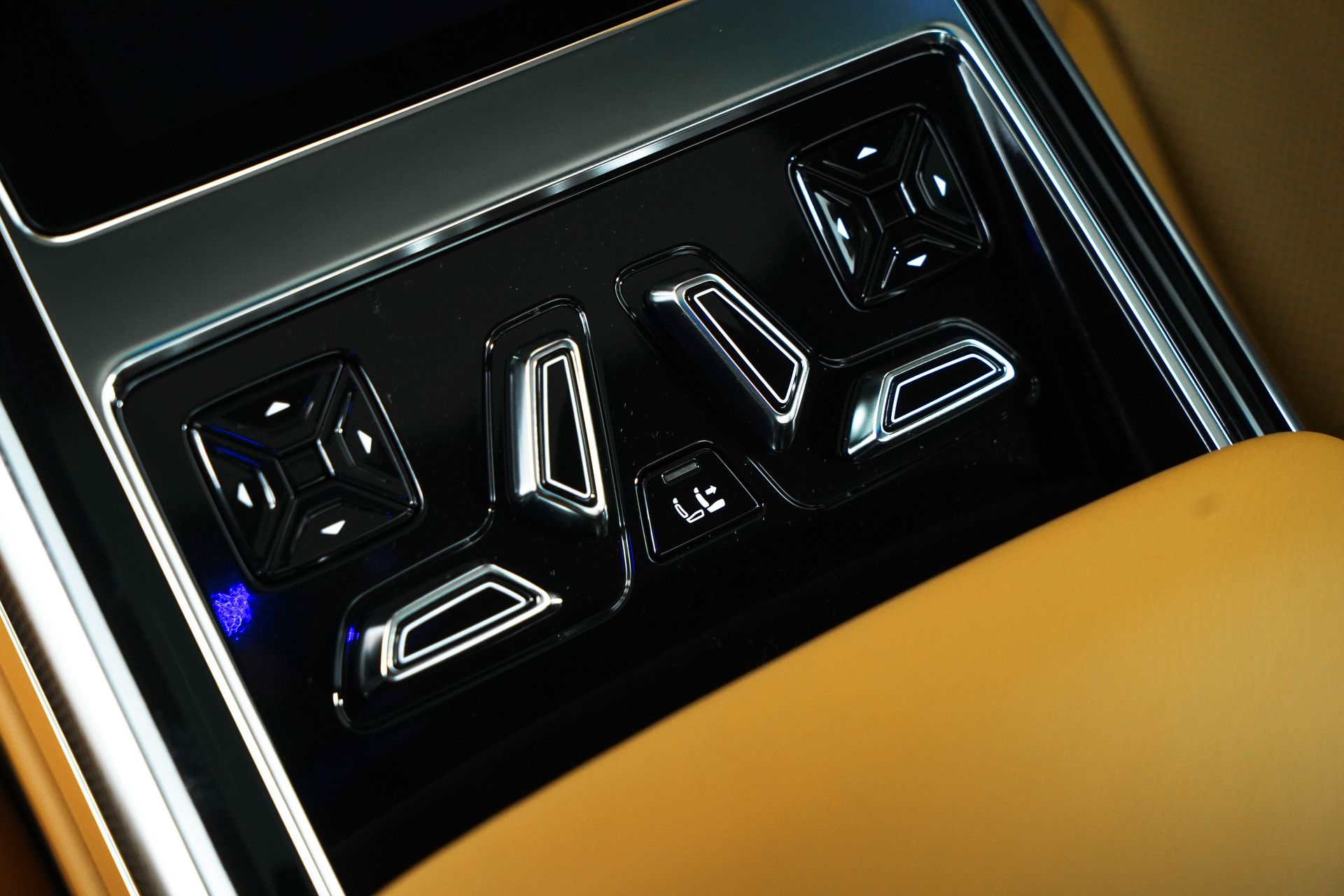 2025 Audi S8 Base Image 40 of 44