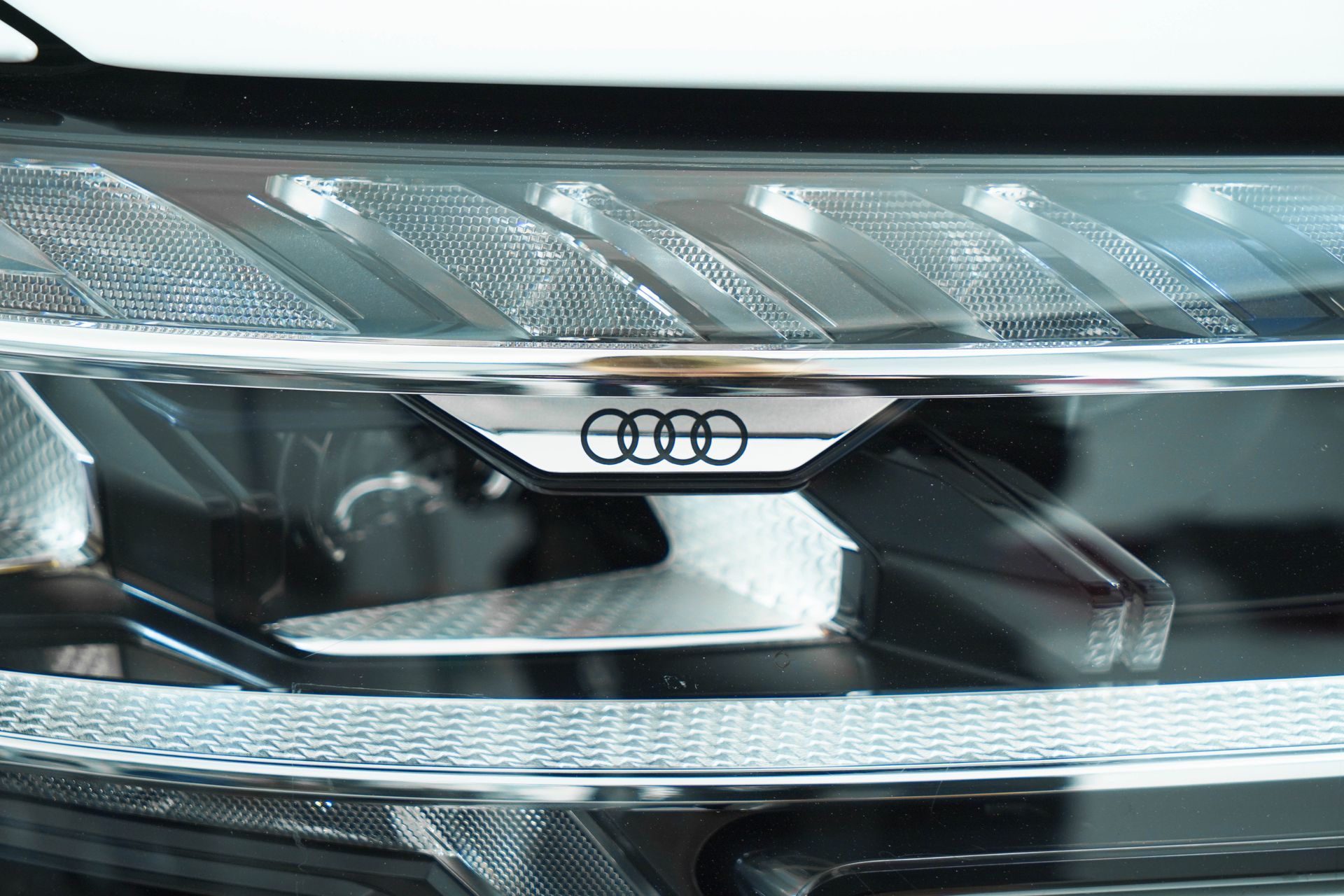 2025 Audi S8 Base Image 11 of 44