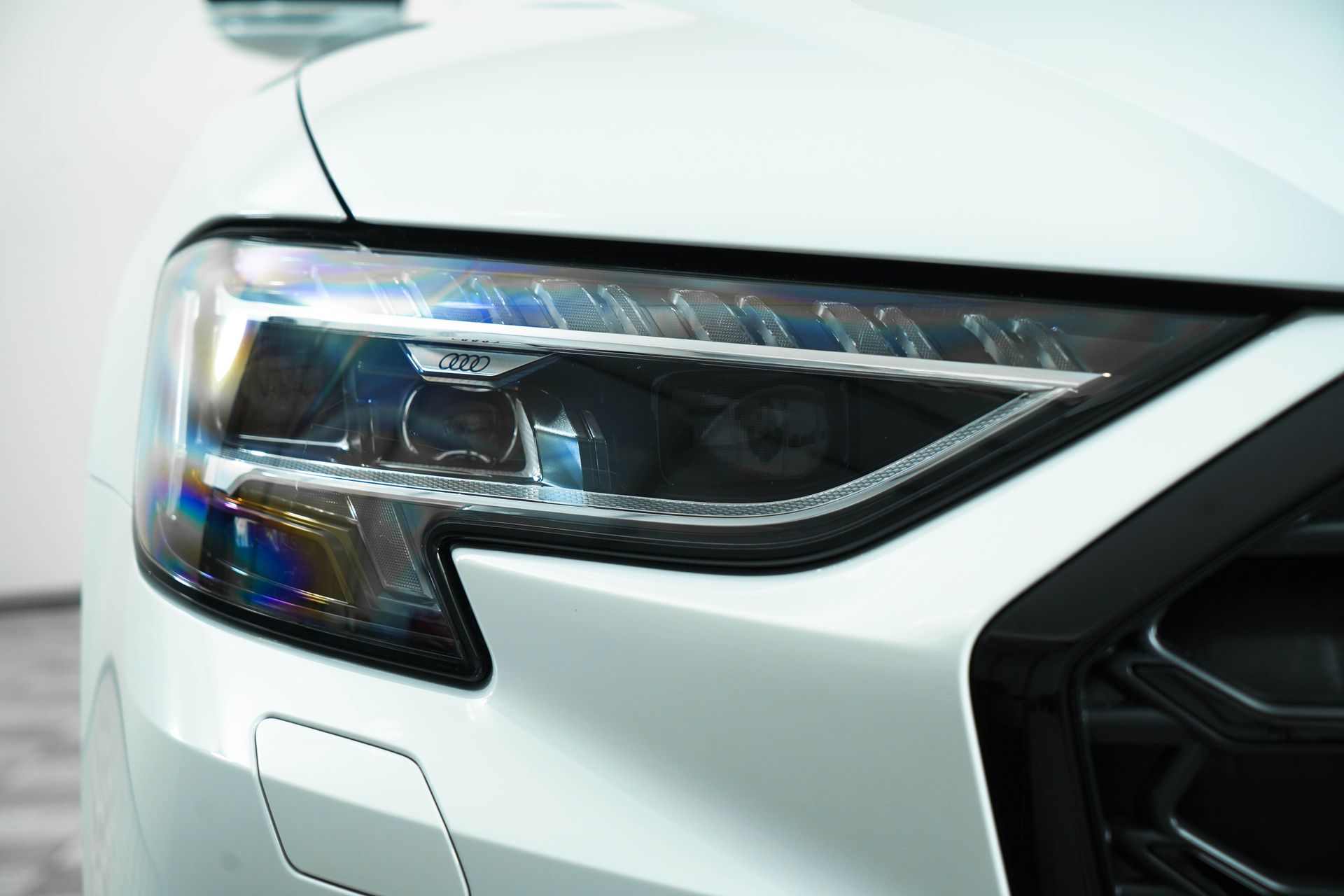 2025 Audi S8 Base Image 10 of 44