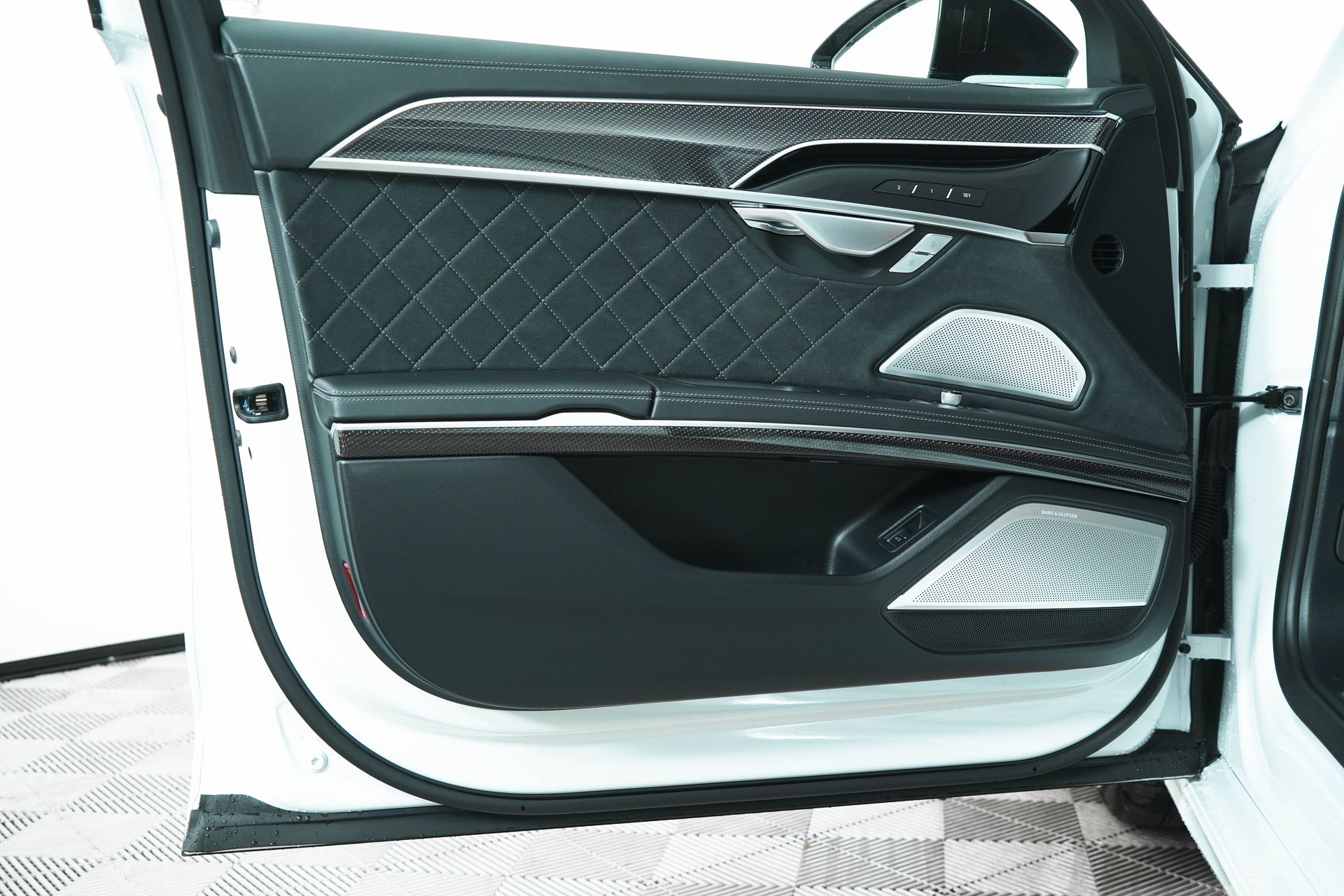 2025 Audi S8 Base Image 18 of 44