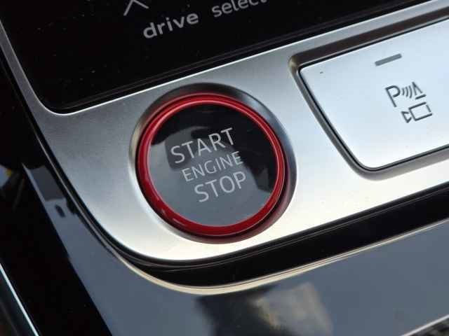 Vehicle image 33 of 44