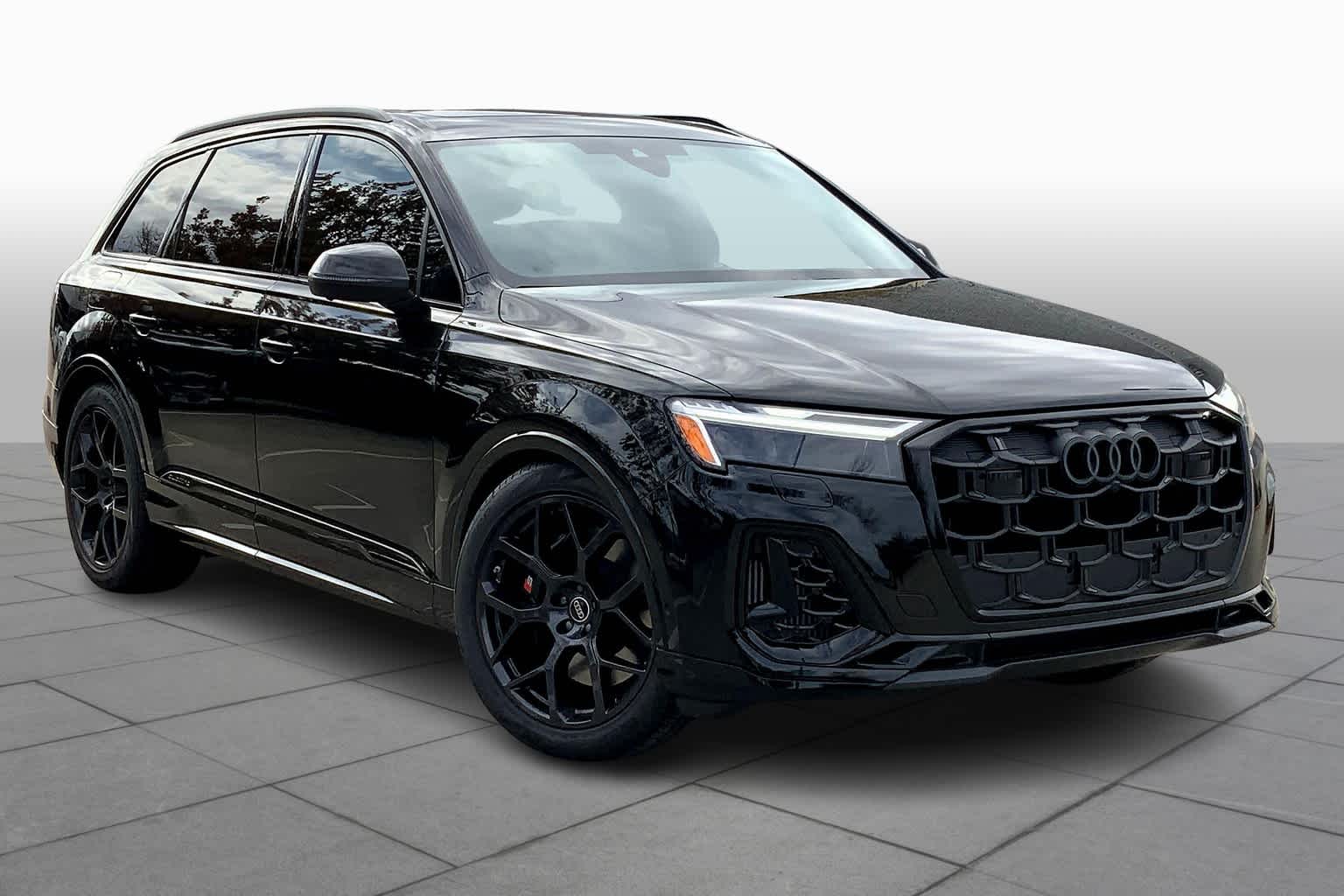 2025 Audi SQ7 Premium Plus Image 2 of 18