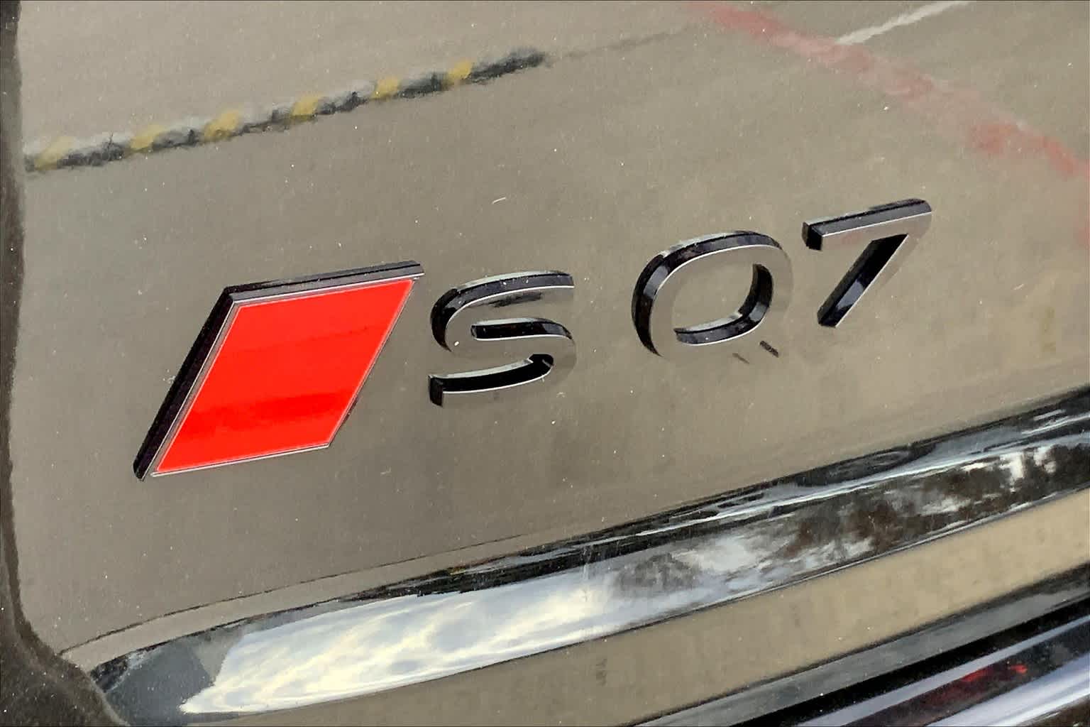 2025 Audi SQ7 Premium Plus Image 15 of 18