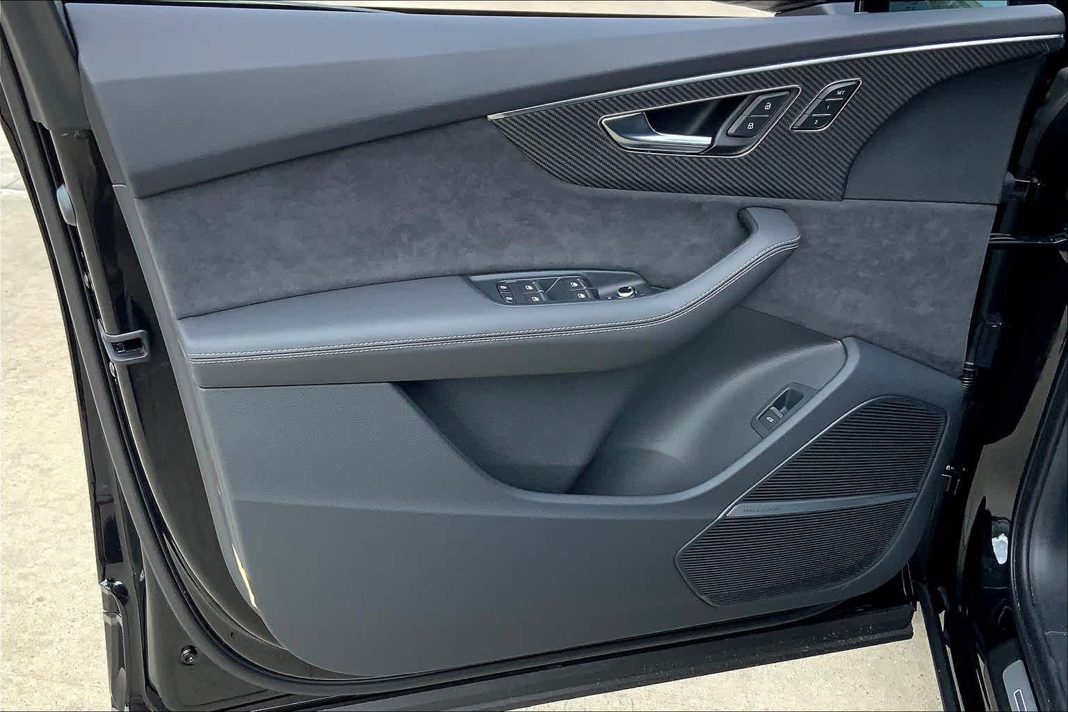 2025 Audi SQ7 Premium Plus Image 10 of 18