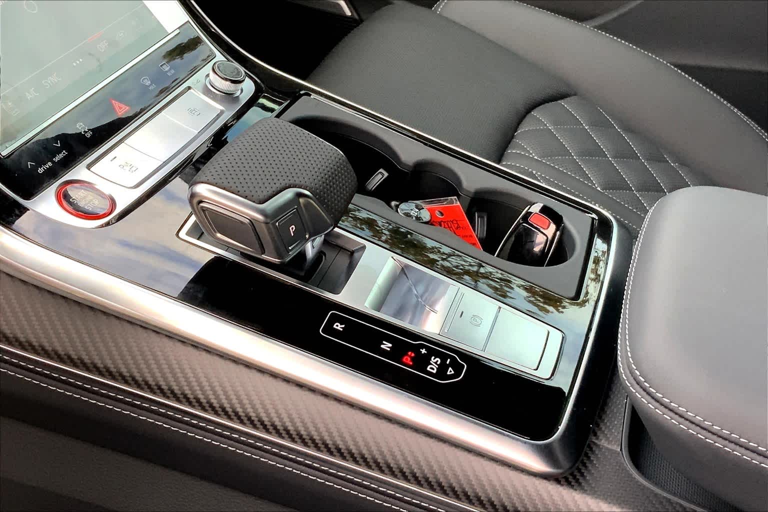 2025 Audi SQ7 Premium Plus Image 7 of 18