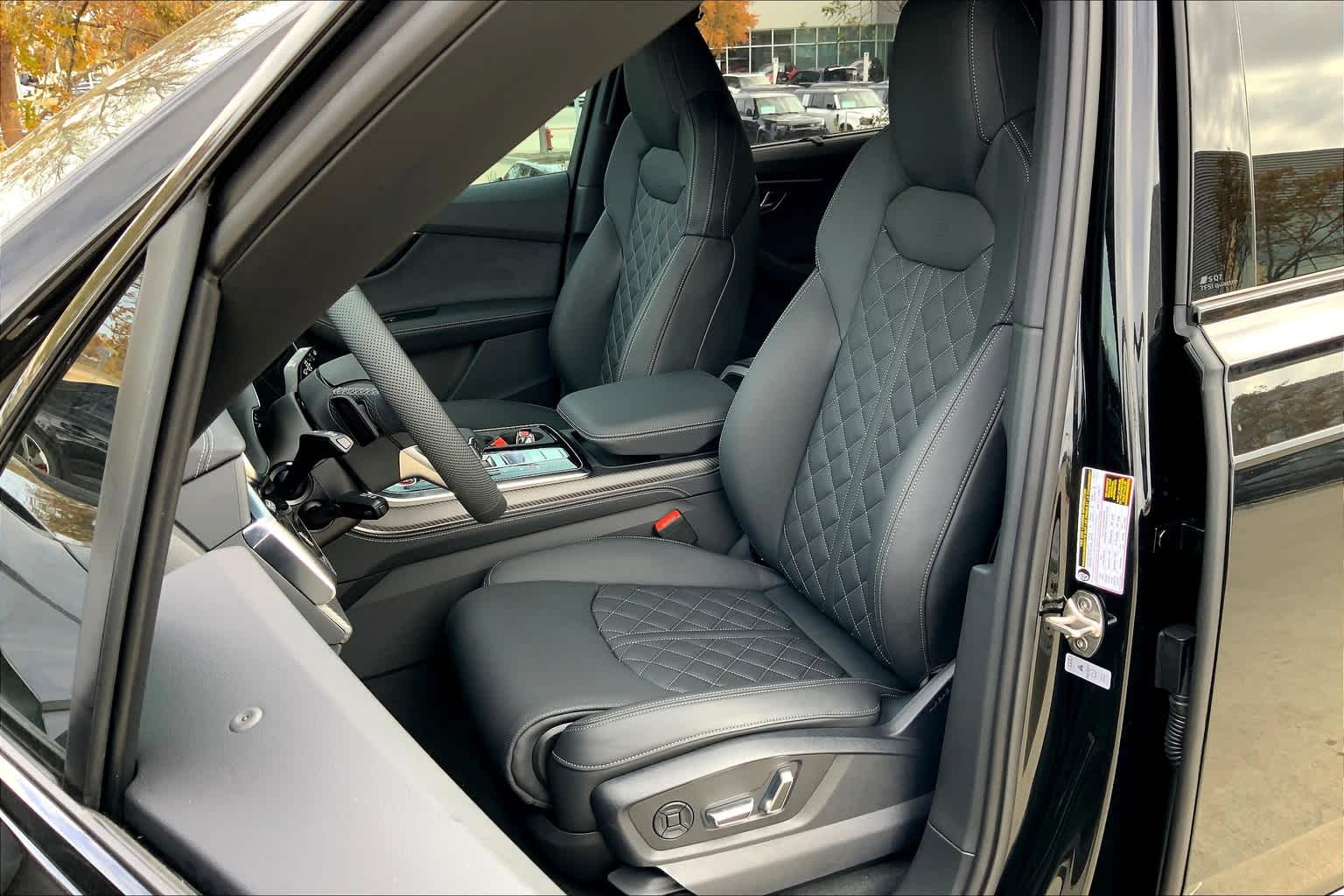 2025 Audi SQ7 Premium Plus Image 9 of 18