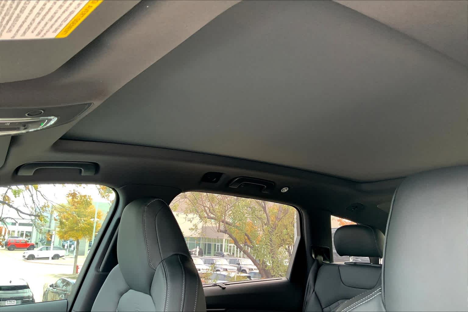 2025 Audi SQ7 Premium Plus Image 16 of 18