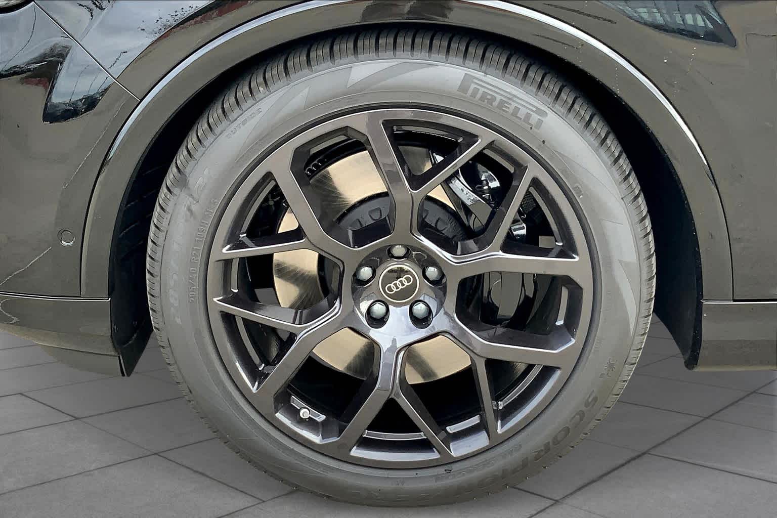 2025 Audi SQ7 Premium Plus Image 11 of 18