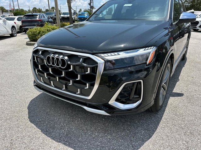 2025 Audi SQ7 Prestige Image 3 of 41