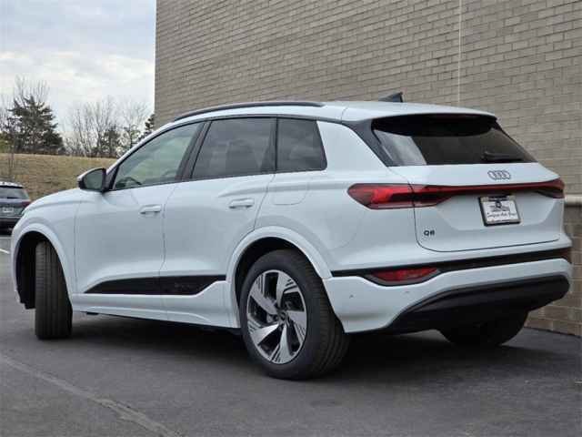 Vehicle image 7 of 44