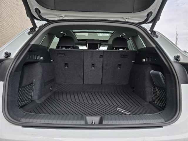 Vehicle image 27 of 44