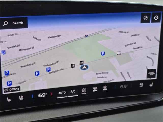 Vehicle image 10 of 44