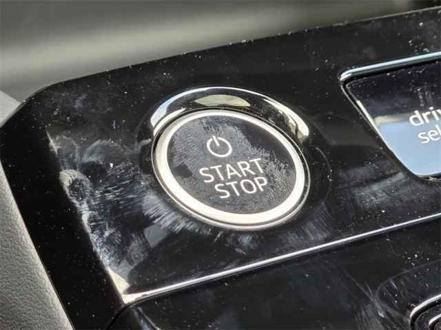 Vehicle image 20 of 44