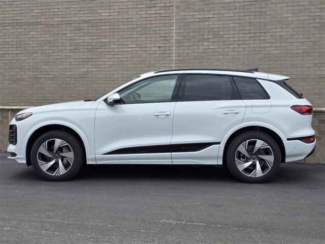 Vehicle image 8 of 44