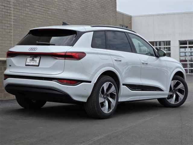 Vehicle image 5 of 44