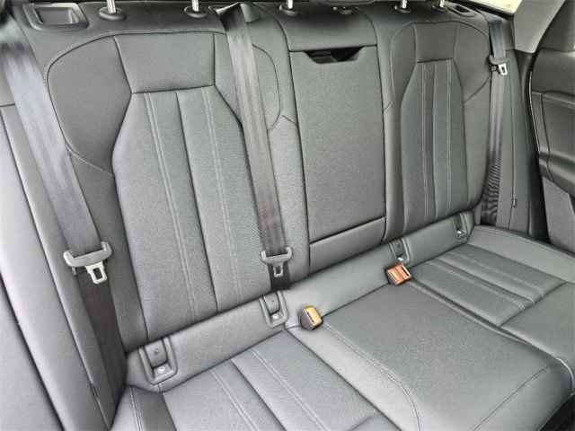 Vehicle image 29 of 44