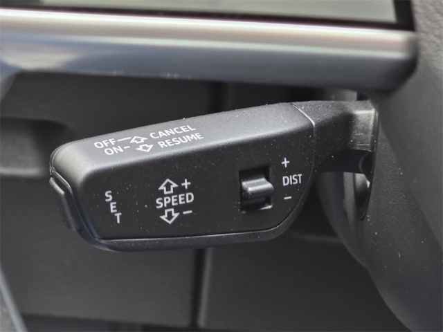 Vehicle image 26 of 44