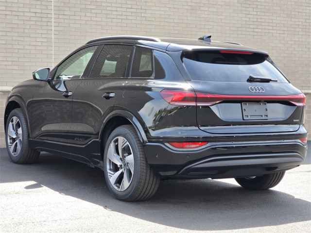 Vehicle image 7 of 44
