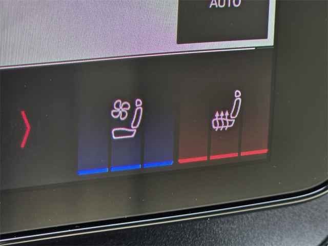 Vehicle image 16 of 44