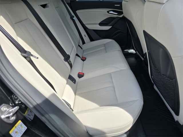 Vehicle image 29 of 44