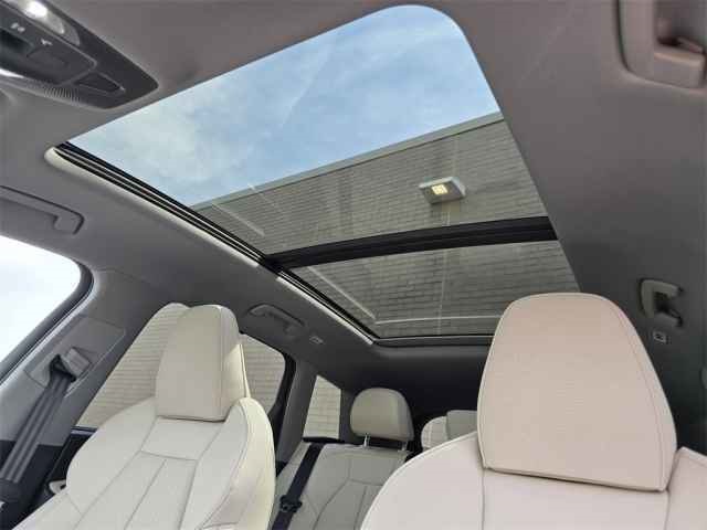 Vehicle image 9 of 44