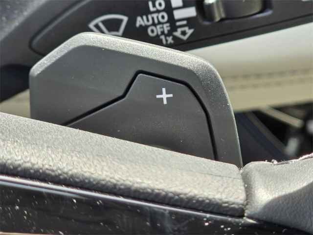 Vehicle image 21 of 44
