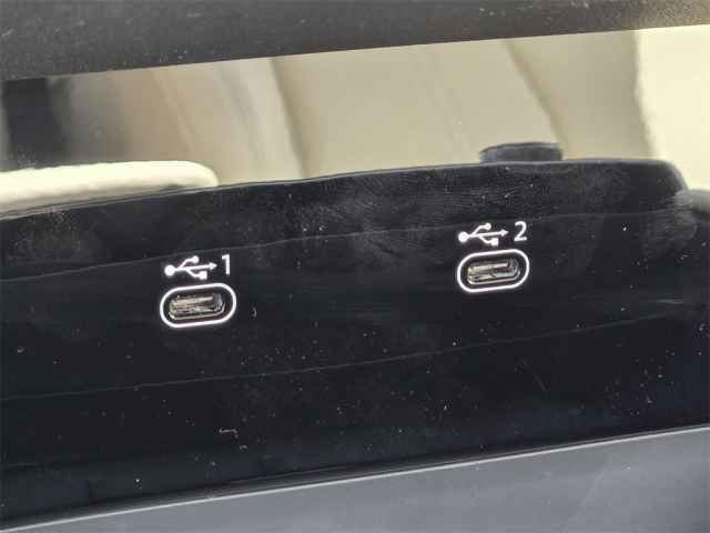 Vehicle image 15 of 44