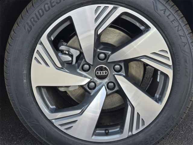Vehicle image 27 of 44