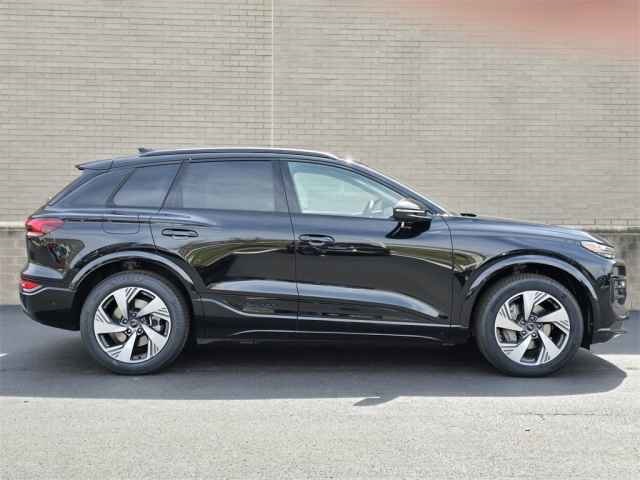 Vehicle image 4 of 44