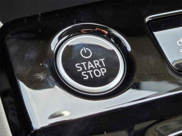 Vehicle image 17 of 44